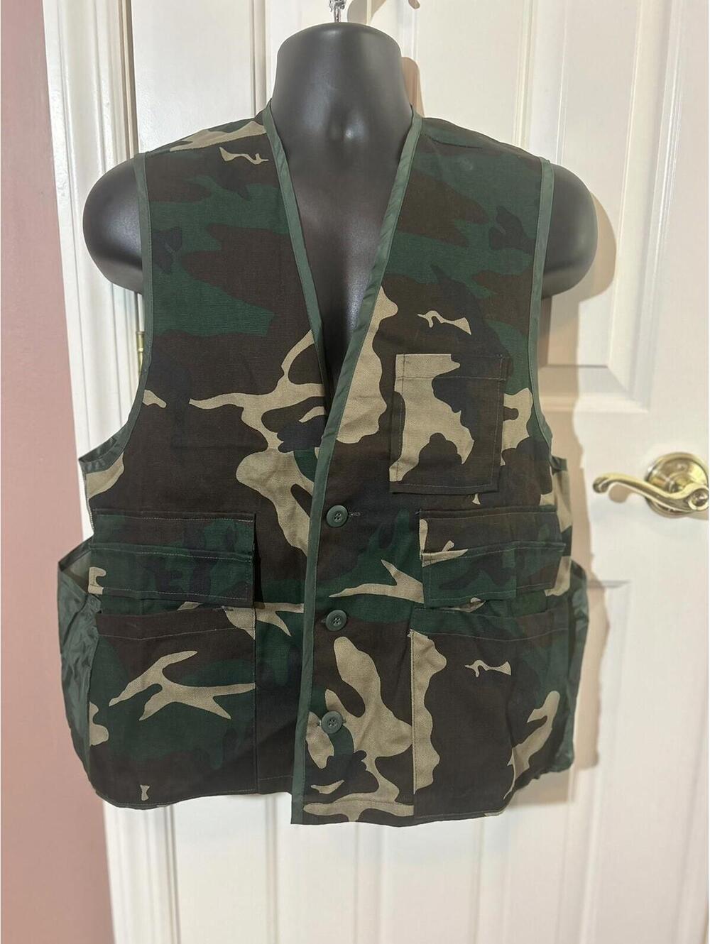 Game Winner Green Camouflage Hunting Vest With Mesh Mens Size L 42/44